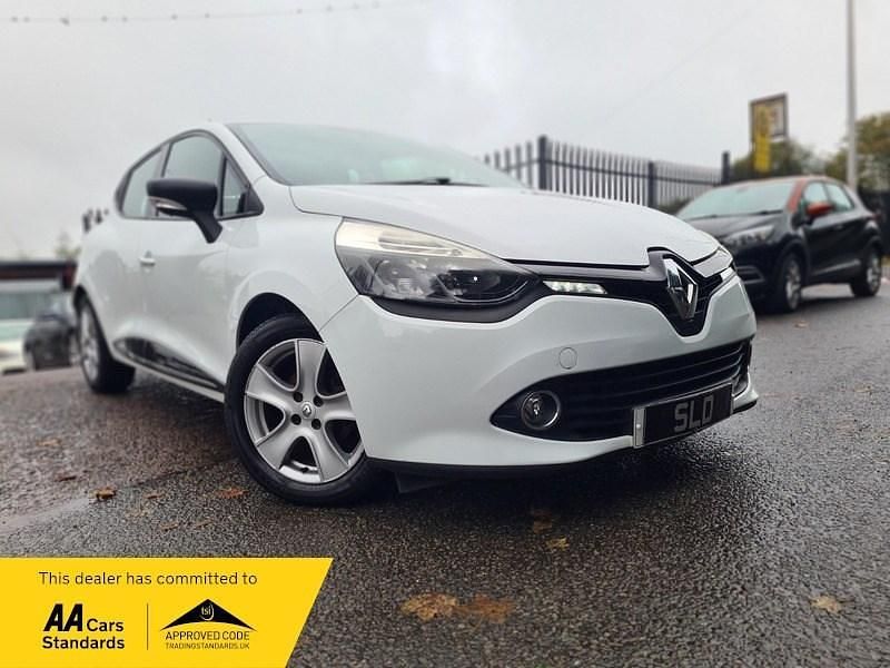 White Used 2014 Renault Clio IV Expression+ Hatchback | £4,595 (Fair price) - Image 1/2