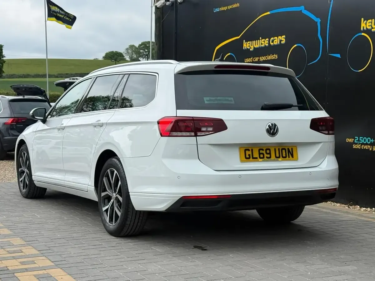 Begagnad VW Passat SEL 120 HK (88 kW) 2019 Vit Kombi