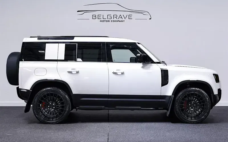 Used Land Rover Defender S 250 HP (183 kW) 2024 SUV