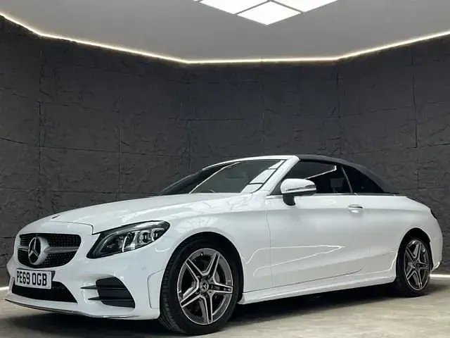 Usado Mercedes C220 AMG line 194 HP (142 kW) 2019 Branco Cabrios