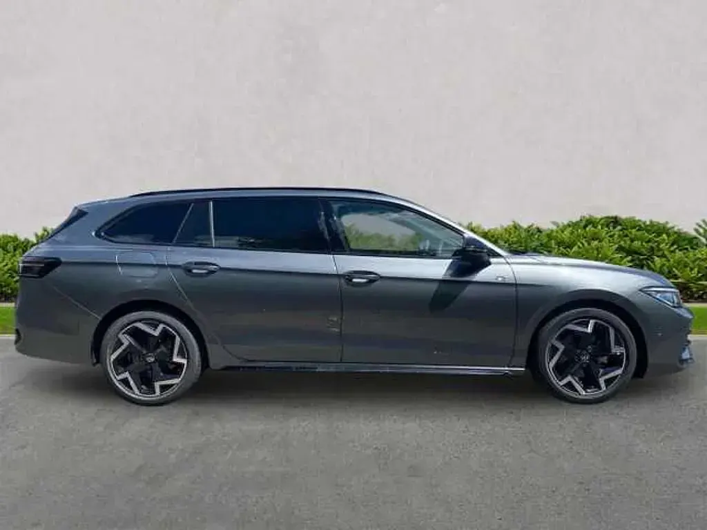 New VW Passat R-line 150 HP (110 kW) 2026 Grey Estate
