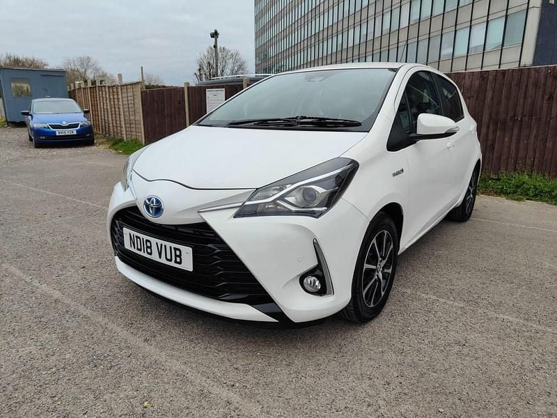 Used Toyota Yaris Hybrid 2018 White Hatchback