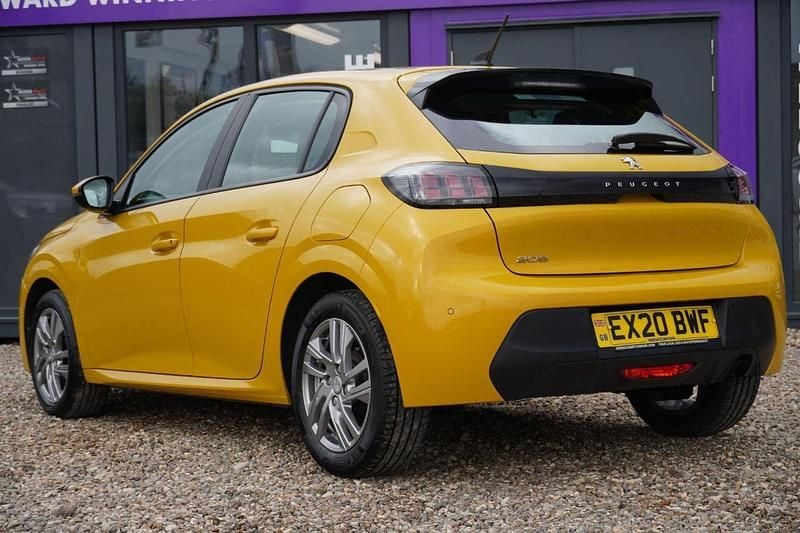 Used Peugeot 208 Active 74 HP (54 kW) 2020 Yellow Hatchback