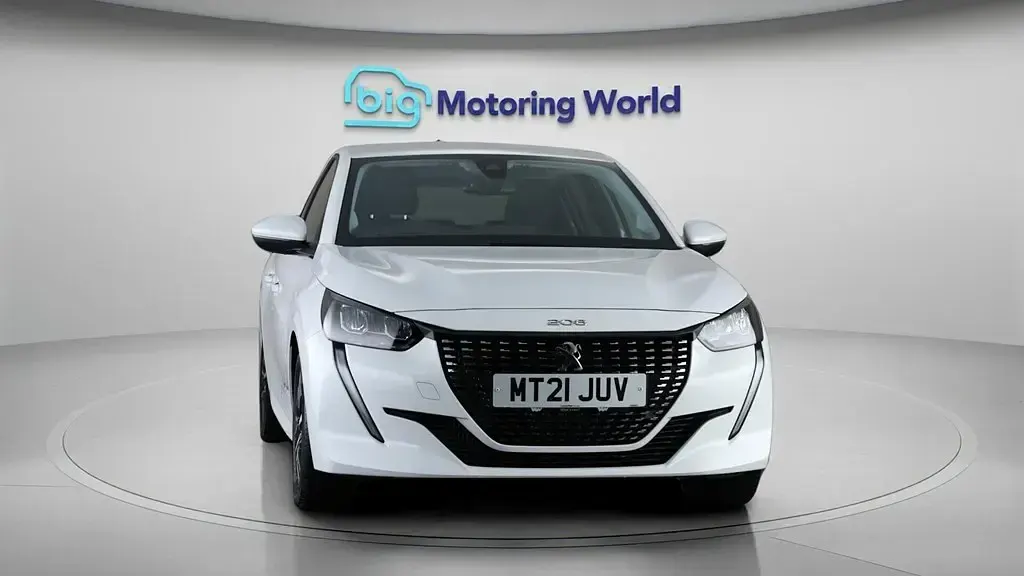 Gebraucht Peugeot 208 Allure 100 PS (73 kW) 2021 Weiß Kleinwagen