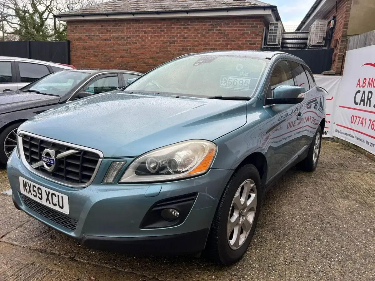 Usado Volvo XC60 SE Lux 175 HP (128 kW) 2009 Azul SUV