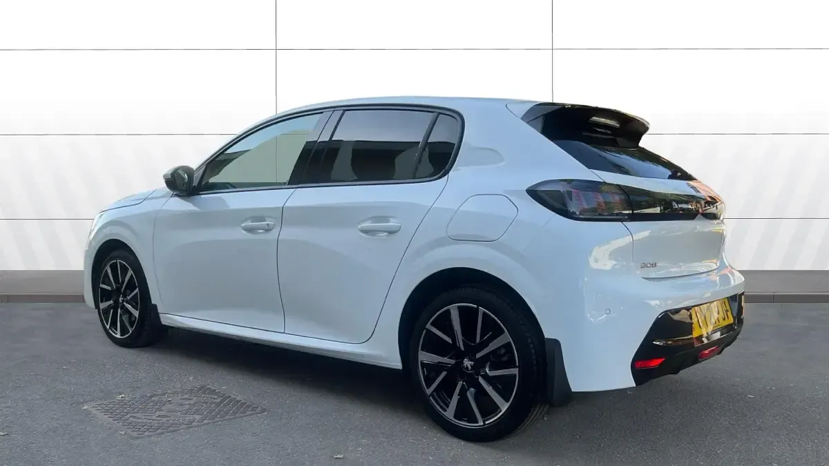 Used Peugeot 208 Allure Premium 102 HP (75 kW) 2021 White Hatchback