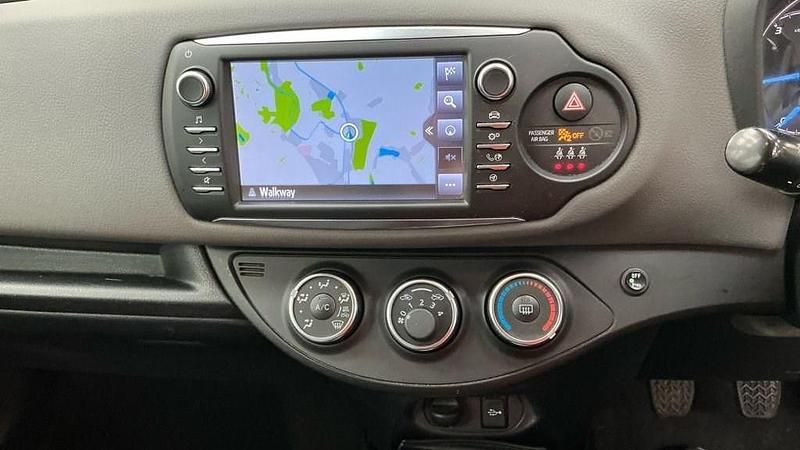 Used Toyota Yaris 111 HP (81 kW) 2018 Blue Hatchback