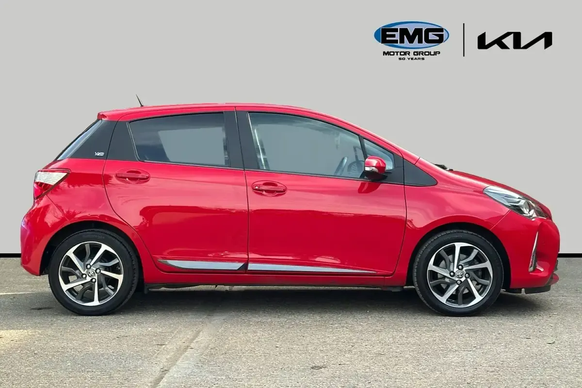 Używany Toyota Yaris 111 KM (81 kW) 2020 Czerwony Hatchback