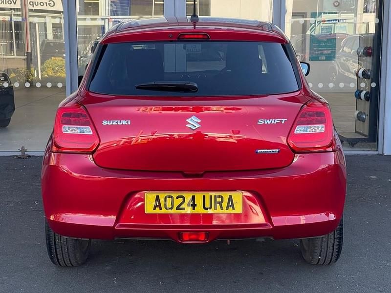Begagnad Suzuki Swift SZ-L 82 HK (60 kW) 2024 Röd Halvkombi