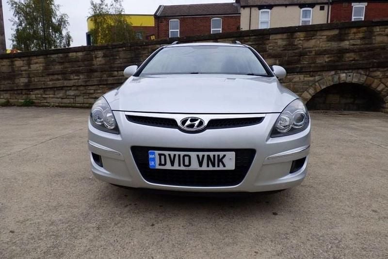 Silver Used 2010 Hyundai i30 Comfort Estate | £2,995 (Good price) - Image 1/1