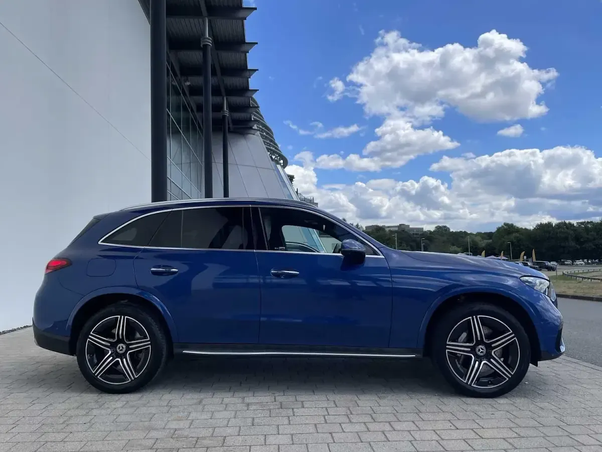 Used Mercedes GLC300de AMG line 2023 Blue SUV