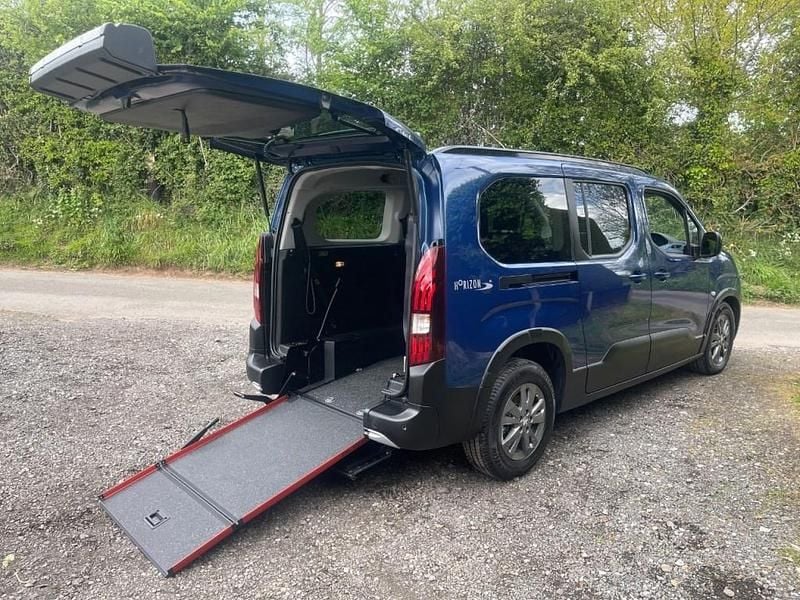 Blue Used 2023 Peugeot Rifter Allure MPV | £22,995 - Image 1/4