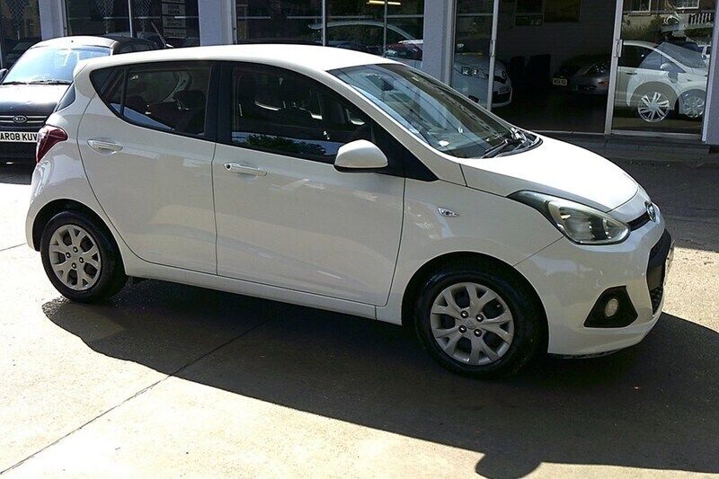 White Used 2016 Hyundai i10 SE Hatchback | £8,995 (Fair price) - Image 1/1