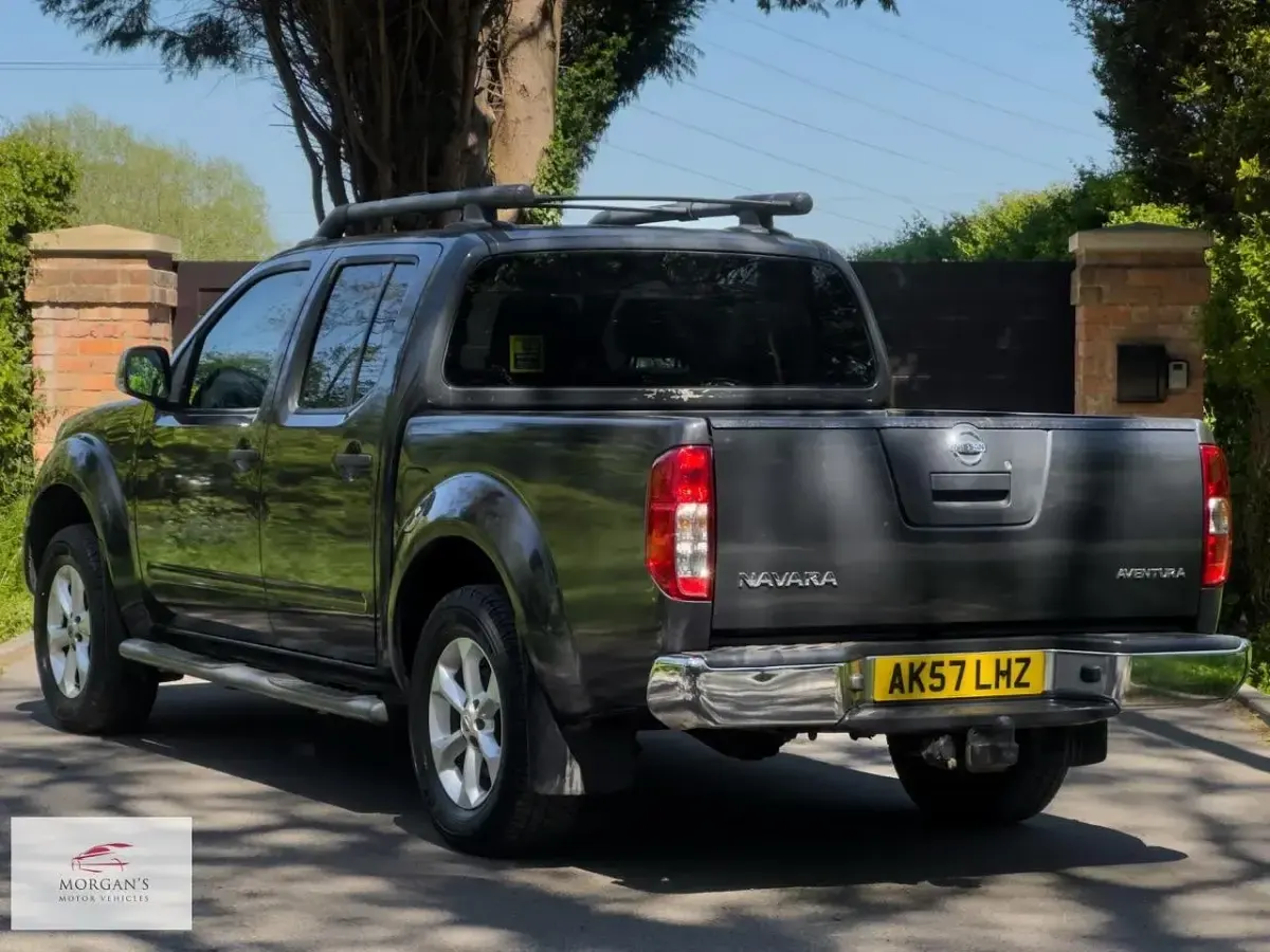 Begagnad Nissan Navara 174 HK (127 kW) 2007 Grå Pickup