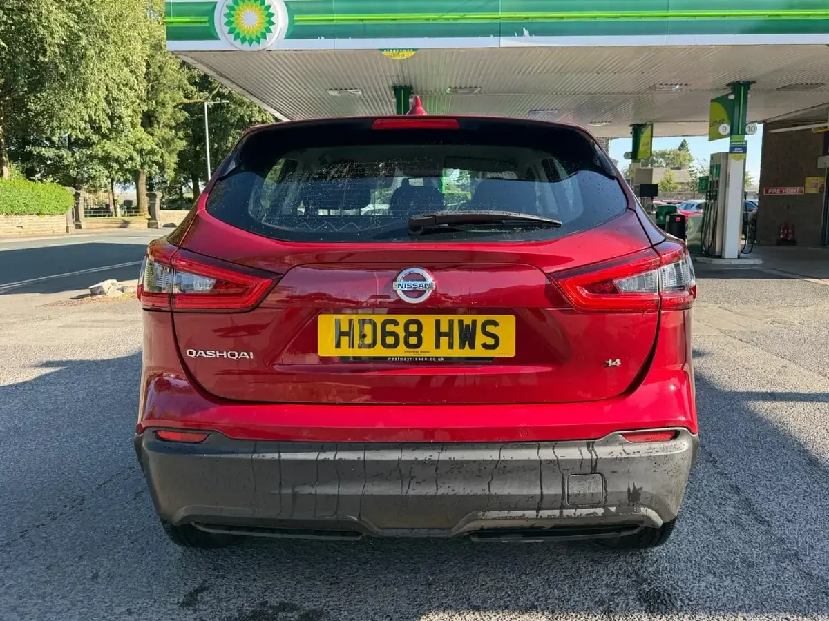 Used Nissan Qashqai Acenta Premium 115 HP (84 kW) 2019 Red SUV
