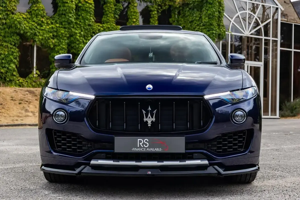 Used Maserati Levante GranLusso 275 HP (202 kW) 2017 Blue SUV