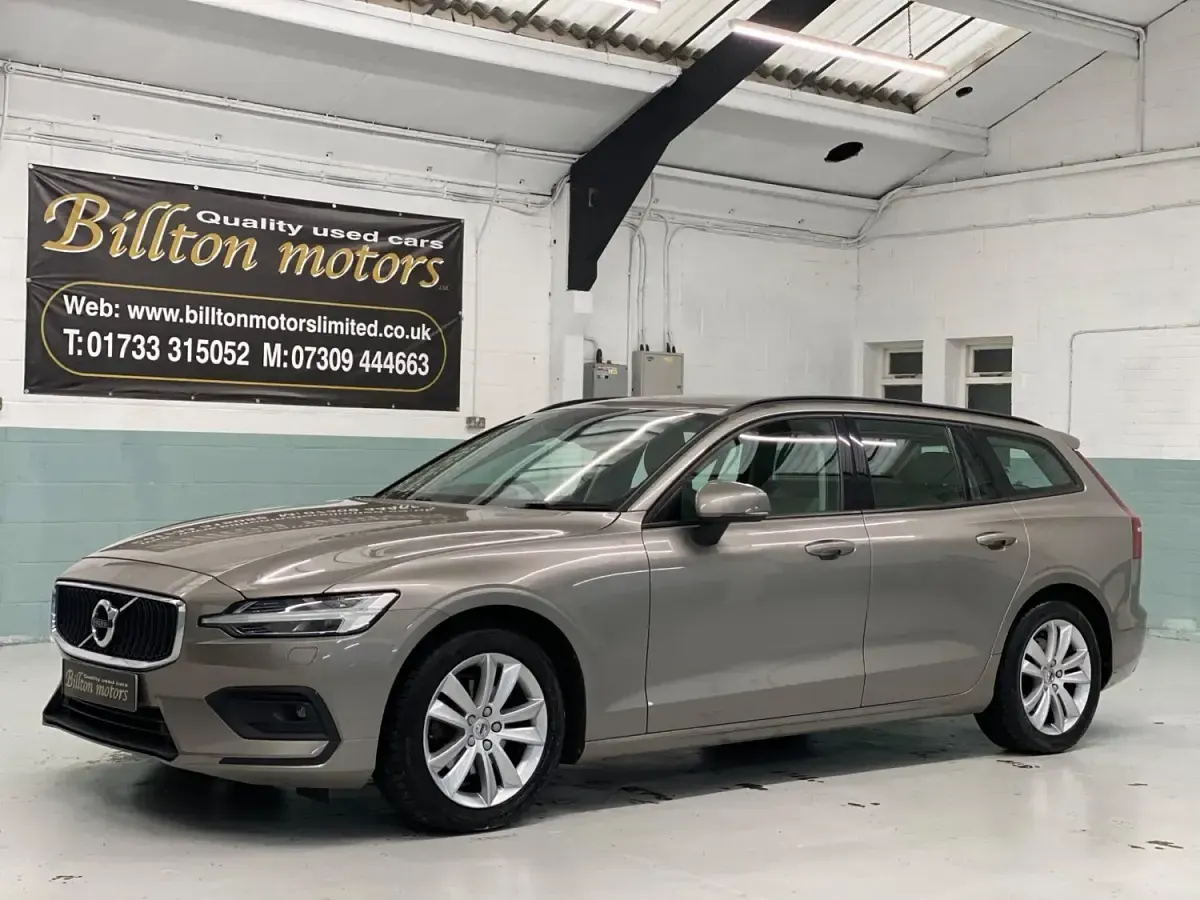 Usado Volvo V60 Momentum 150 CV (110 kW) 2019 Gris Familiar