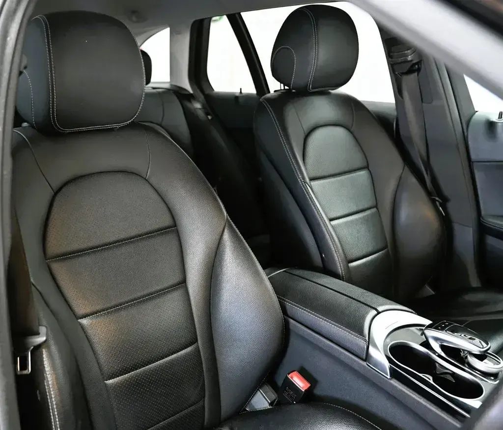 Usado Mercedes C200 136 CV (100 kW) 2016 Negro Familiar