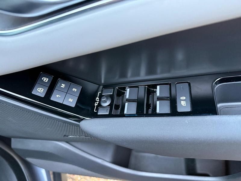 Used Land Rover Range Rover Velar SE Dynamic 204 HP (150 kW) 2023 Blue SUV