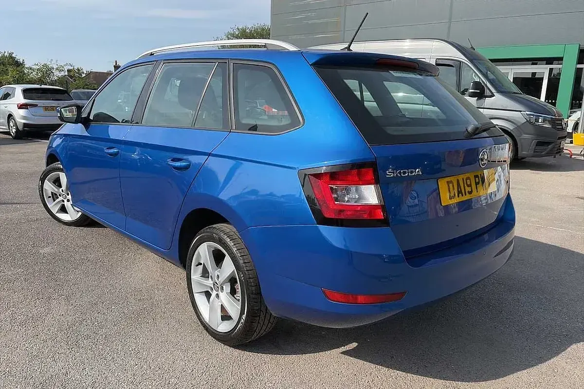 Used Skoda Fabia SE L 108 HP (79 kW) 2019 Race blue metallic Hatchback