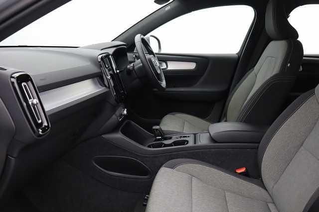 Used Volvo XC40 Core 161 HP (118 kW) 2025 SUV