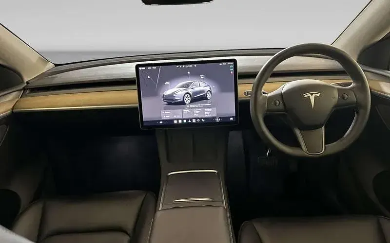 Used Tesla Model Y Long Range AWD 286 kW (389 HP) 2025 SUV