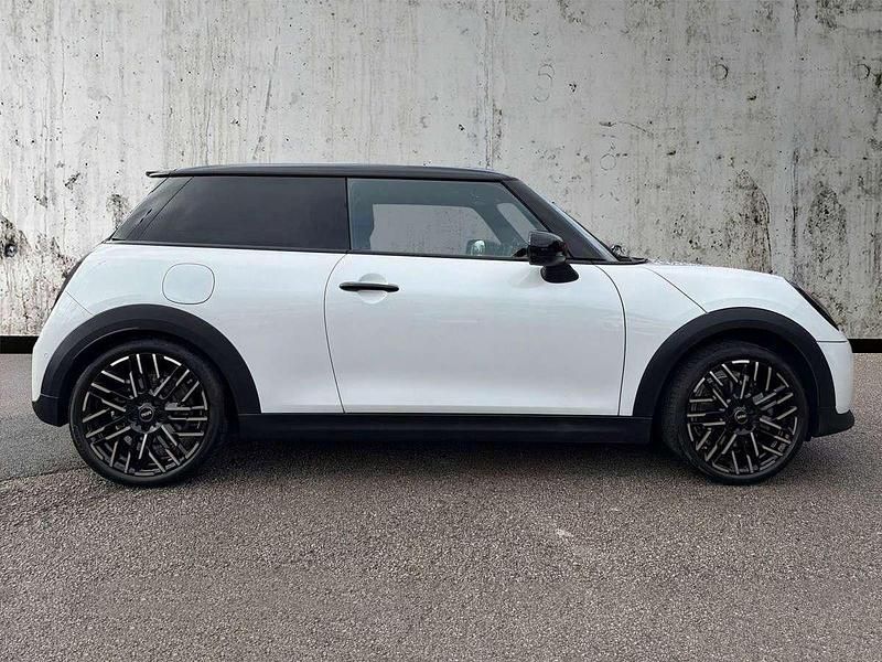 Begagnad Mini Cooper Exclusive 2024 Vit Halvkombi