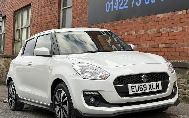 Used Suzuki Swift 90 HP (66 kW) 2019 White Hatchback