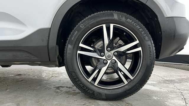 Used Volvo XC40 R-Design 161 HP (118 kW) 2022 Silver SUV