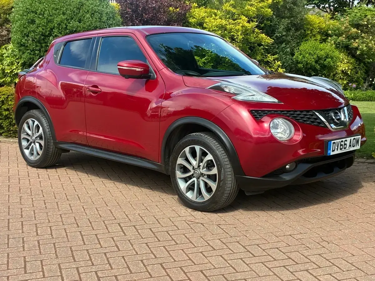 Used Nissan Juke Tekna 110 HP (80 kW) 2016 Red SUV