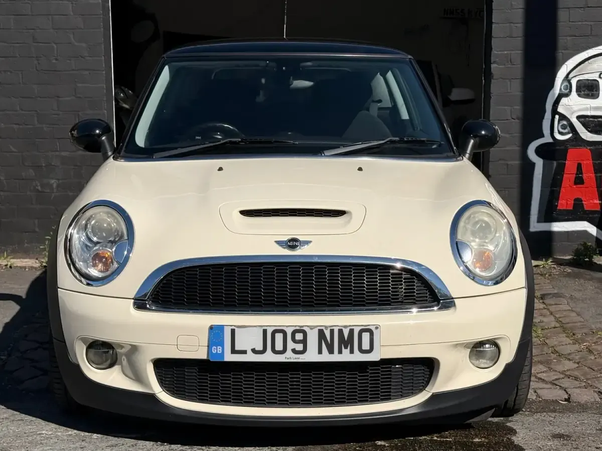 Used Mini Cooper S Hatch 173 HP (127 kW) 2009 White Hatchback