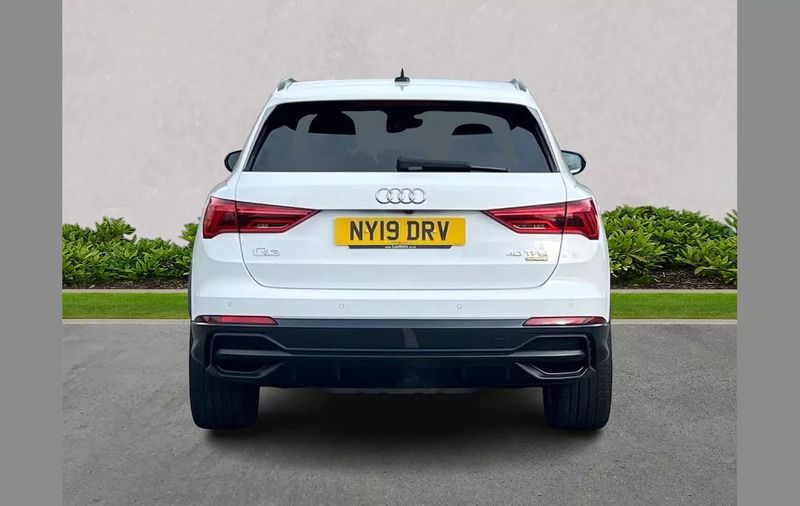Used Audi Q3 Advanced 188 HP (138 kW) 2019 White SUV