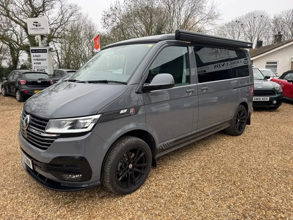 Begagnad VW Transporter Highline 2023 Grå Van