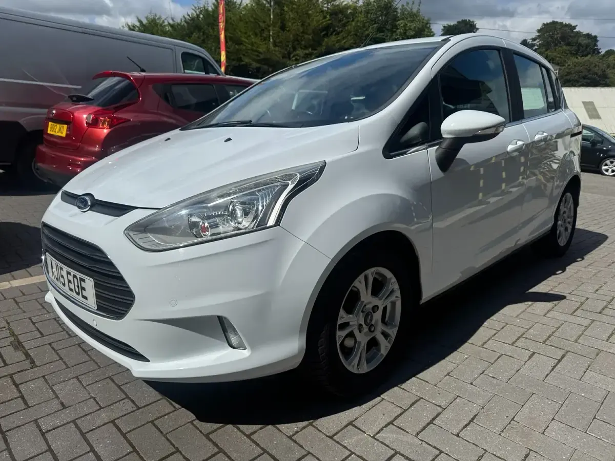 Used Ford B-MAX Zetec 95 HP (69 kW) 2015 White MPV