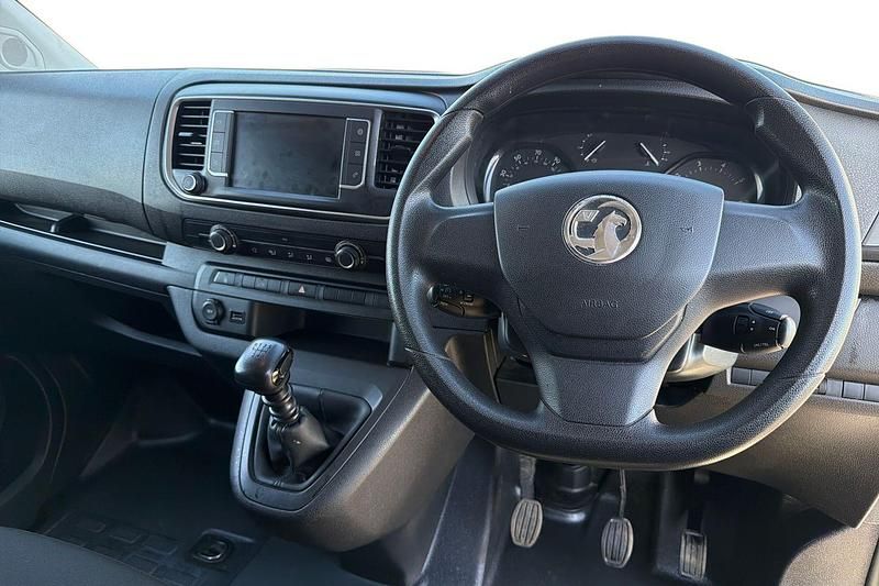 Used Vauxhall Vivaro S 100 HP (73 kW) 2023 White MPV