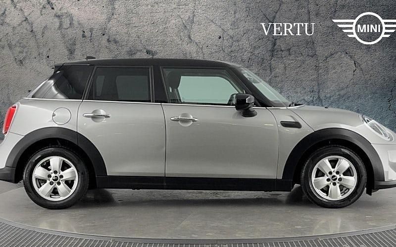 Begagnad Mini Cooper Classic 136 HK (100 kW) 2022 Silver Halvkombi