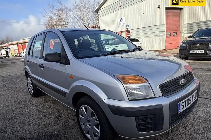 Used Ford Fusion Style 79 HP (58 kW) 2009 Silver Hatchback