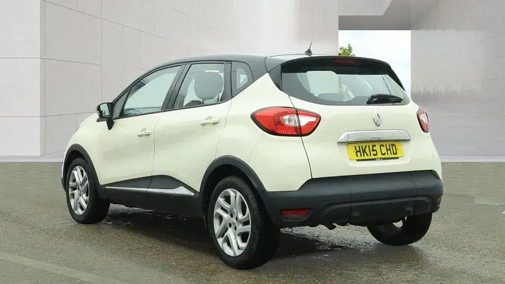 Used Renault Captur Dynamique 90 HP (66 kW) 2015 Cream/black SUV