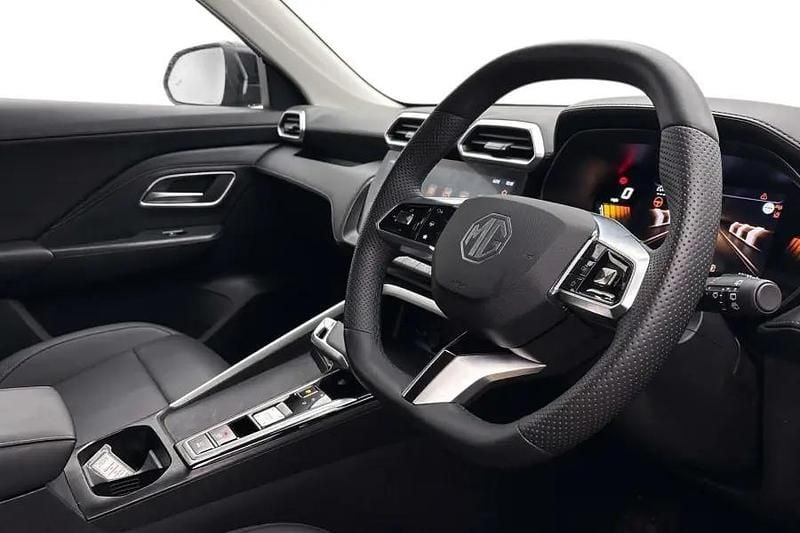 Used MG ZS Trophy 196 HP (144 kW) 2024 Metallic  black pearl SUV