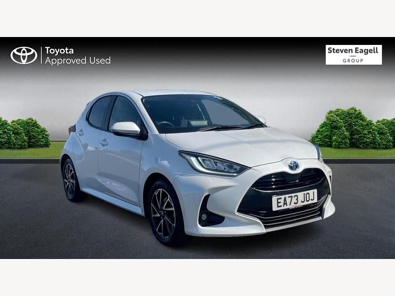 White Used 2023 Toyota Yaris Hybrid Design Hatchback | £18,131 (Fair price) - Image 1/3