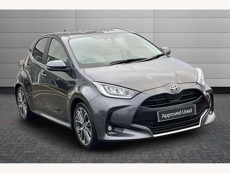 Decuma grey Used 2022 Toyota Yaris Hybrid Hatchback | £17,995 (Fair price) - Image 1/2