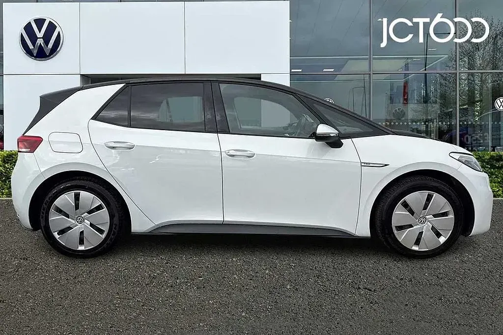 Used VW ID.3 Pure 110 kW (150 HP) 2022 White Hatchback