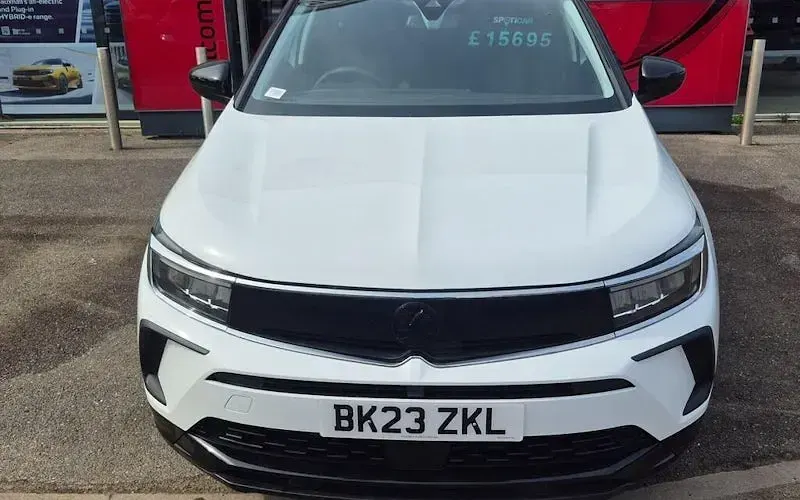 Used Vauxhall Grandland X GS Line 131 HP (96 kW) 2022 White SUV