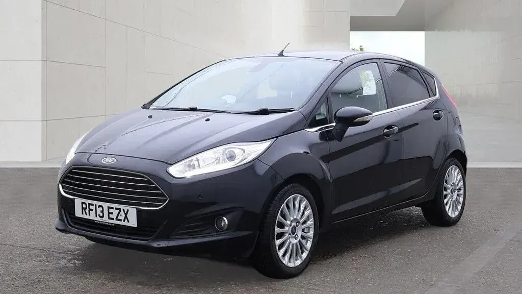 Used Ford Fiesta Titanium 75 HP (55 kW) 2013 Black Hatchback