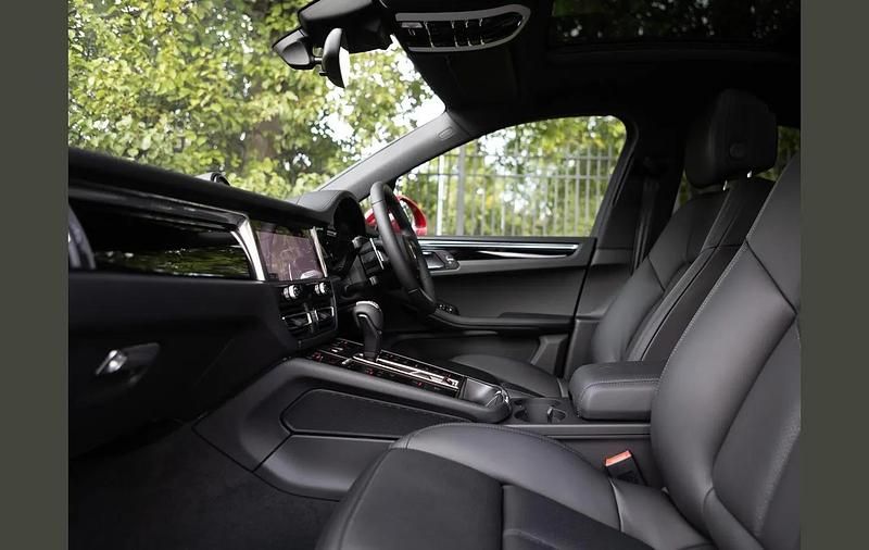 Used Porsche Macan S 374 HP (275 kW) 2025 Red SUV