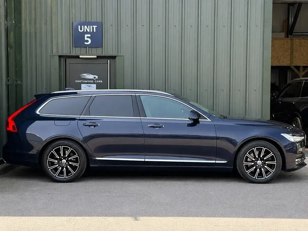 Used Volvo V90 Inscription 235 HP (172 kW) 2016 Blue Estate