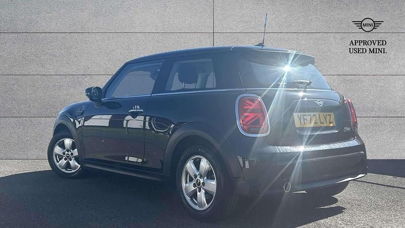 Usado Mini Cooper Classic 134 HP (98 kW) 2022 Preto Citadino