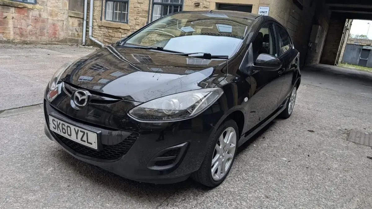Begagnad Mazda 2 2010 Svart Halvkombi