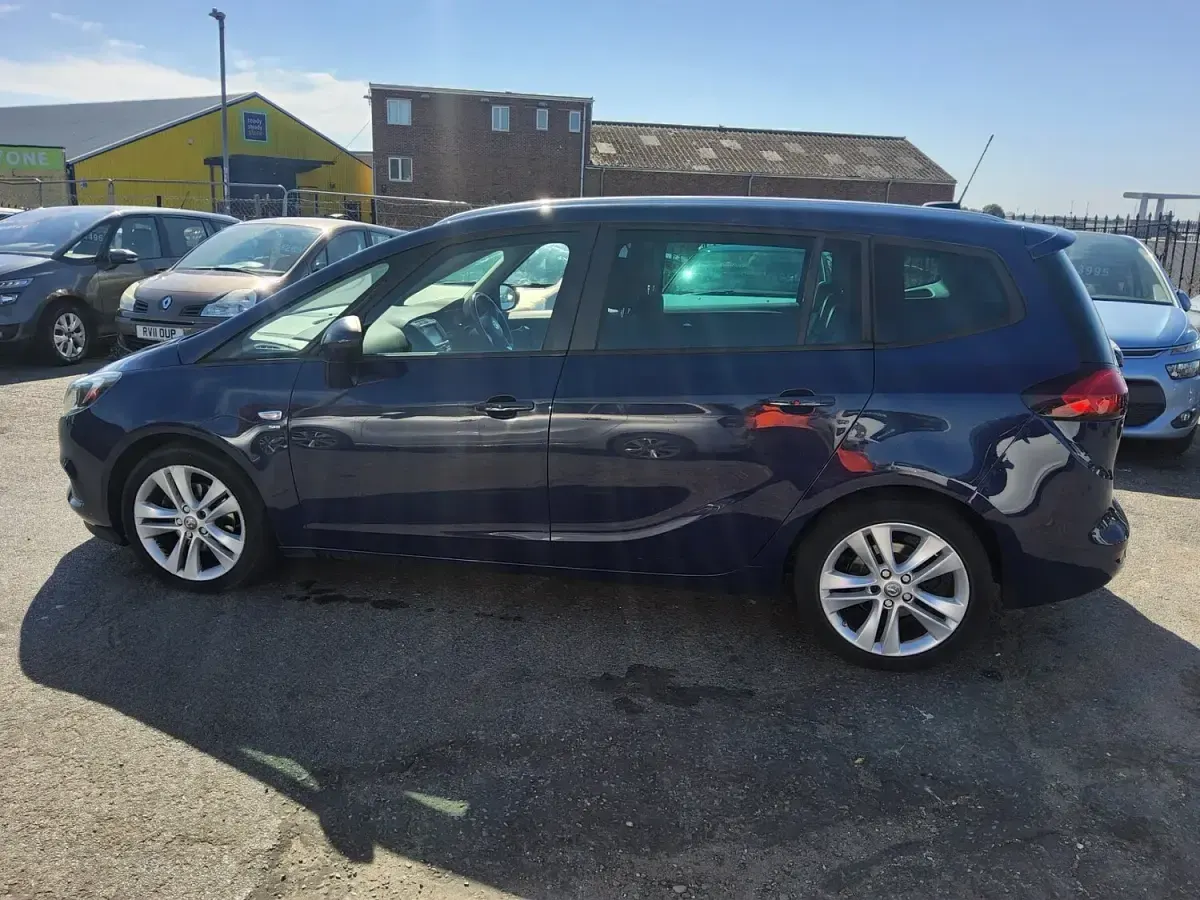 Used Vauxhall Zafira SRi 140 HP (102 kW) 2018 Blue MPV
