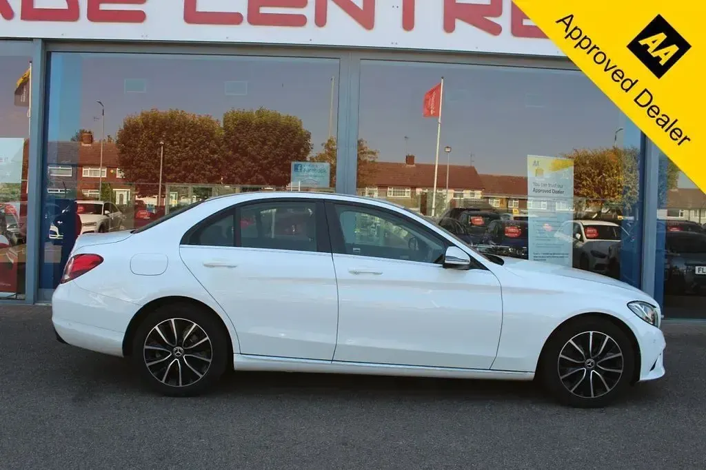 Used Mercedes C220 SE 194 HP (142 kW) 2019 White Sedan